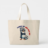 Schattigee cartoon pinguïn voetballer cool grote tote bag (Achterkant)