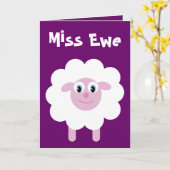 Schattigee Cartoon Sheep Miss Ewe Paarse Kaart (Gele Bloem)