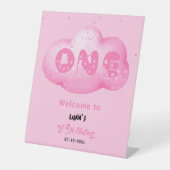 Schattigee Cat Font Waterverf Roze Cloud 1e Verjaa Reclamebord Met Voetstuk (Voorkant)