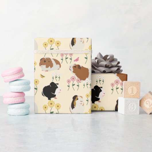 Schattigee cavia's in bloementuinpatroon - geel cadeaupapier (Baby Shower)