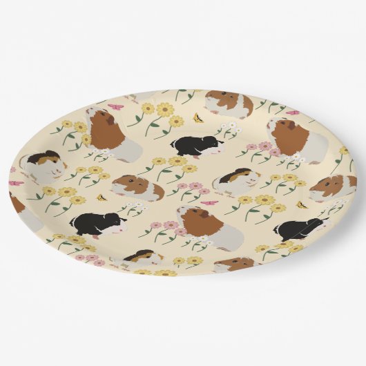 Schattigee cavia's in bloementuinpatroon - geel papieren bordje (Gekanteld)