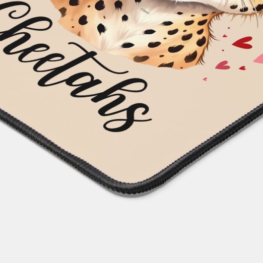 Schattigee Cheetah Lover Wildlife Art met Hartacce Bureaumat (Hoek)