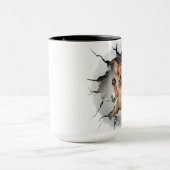 Schattigee Chihuahua in een gebarsten muur Mok (Midden)