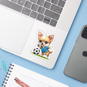 Schattigee Chihuahua Spelen Voetbal Hond Sport Kus Sticker (Laptop met iPhone)