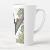 Schattigee chimpansee op de tak begroet latte mok (Rechts)