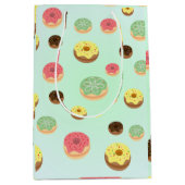 Schattigee Chocolade aardbei donuts patroon Verjaa Medium Cadeauzakje (Voorkant)