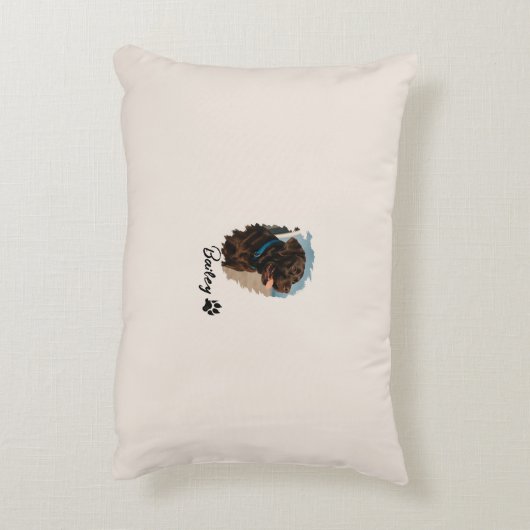 Schattigee Chocolade Labrador Hond – Bailey | Kado Accent Kussen (Achterkant (Verticaal))