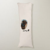 Schattigee Chocolade Labrador Hond – Bailey | Kado Lichaamskussen (Voorkant Verticaal)