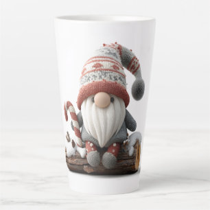 Schattigee Christmas Gnome met een snoepriet op ee Latte Mok