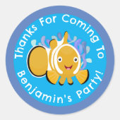 Schattigee clownvis gepersonaliseerde verjaardag c ronde sticker (Voorkant)