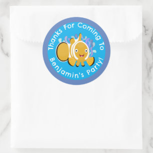 Schattigee clownvis gepersonaliseerde verjaardag c ronde sticker