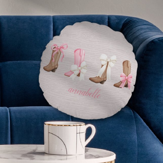 Schattigee Coquette Cowgirl Laarzen Gepersonalisee Rond Kussen (Cute Coquette Cowgirl Boots Personalized Round Pillow)
