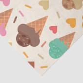 Schattigee crème kegels met hartjes tissuepapier (Detail)