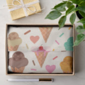 Schattigee crème kegels met hartjes tissuepapier (Geschenk)