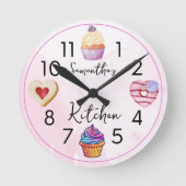 Schattigee Cupcake Roze Waterverf Gepersonaliseerd Ronde Klok (Voorkant)