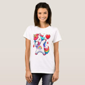 Schattigee Dabbing Unicorn Holding Heart – Rainbow T-shirt (Voorkant volledig)