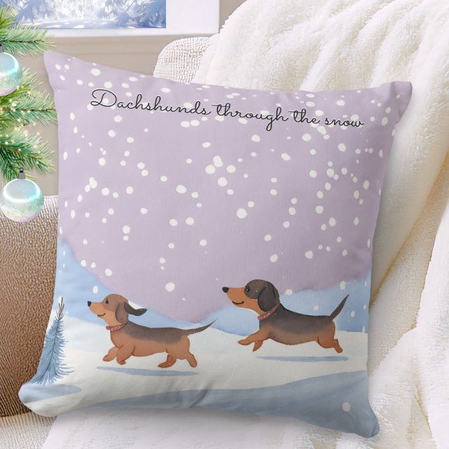 Schattigee Dachshunds Sneeuwhond Doxie Feestelijke Kussen (A festive throw pillow, picturing two cute dachshunds, with caption 'Dachshunds through the snow')