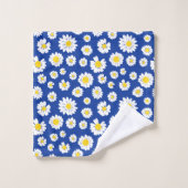 Schattigee Daisy Flowers op blauwe achtergrond Bad Handdoek (Wasdoekje)