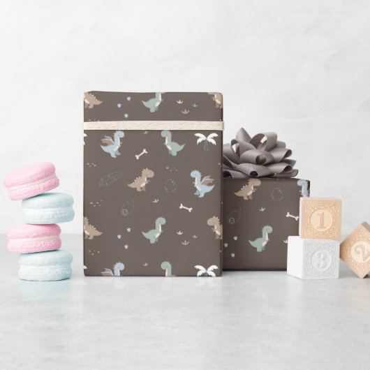 Schattigee Dino Patern Bruin Wrapping Paper Roll Cadeaupapier (Baby Shower)