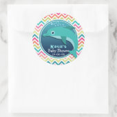 Schattigee Dolfijn; Kleurrijk Chevron Baby shower Ronde Sticker (Tas)