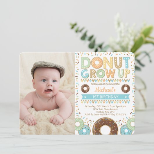 Schattigee Donut 1e Verjaardag Doughnut Sprinkles  Kaart (Staand voorkant)