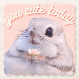 Schattigee donzige eekhoorn en bloem op roze achte kartonnen onderzetters