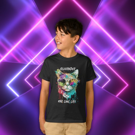 Schattigee douanenaam Één Koele Kat Kleurrijke Zon T-shirt