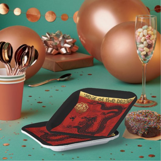 Schattigee Dragon Chinees Jaar 2024 Zodiac Verjaar Papieren Bordje (Multi)