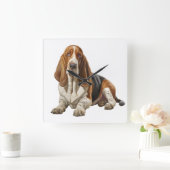 SCHATTIGEE DRIEKLEURIGE BASSETHOND VIERKANTE KLOK (Huis)