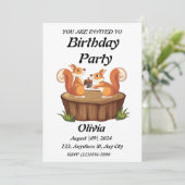 Schattigee eekhoorn eten noten verjaardagsuitnodig kaart (Staand voorkant)