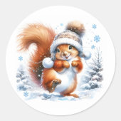 Schattigee eekhoorn in de sneeuwkerst ronde sticker (Voorkant)