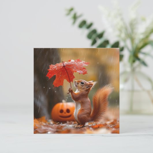 Schattigee Eekhoorn met een Bladparaplu - Herfstre Feestdagenkaart (Staand voorkant)