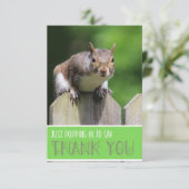 Schattigee eekhoorn op hek plat dank u kaart (Staand voorkant)