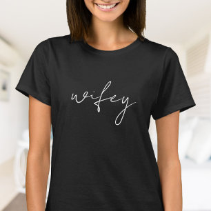 Schattigee eenvoudige Wifey   Wit script, zwart T-shirt