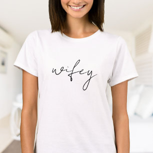 Schattigee eenvoudige Wifey   Zwart script, wit T-shirt
