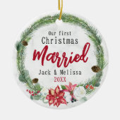 Schattigee eerste kerst getrouwd groene krans keramisch ornament (Voorkant)