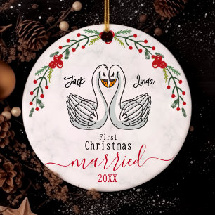 Schattigee eerste kerst getrouwd met witte vogels keramisch ornament