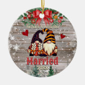 Schattigee eerste kerst getrouwde kabouters keramisch ornament (Voorkant)