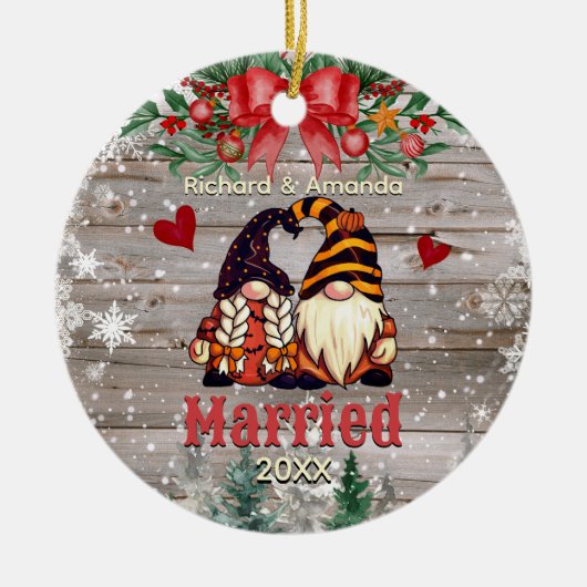 Schattigee eerste kerst getrouwde kabouters keramisch ornament (Voorkant)