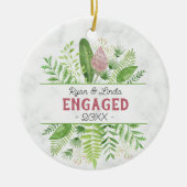 Schattigee eerste Kerst verloving bloemengroen Keramisch Ornament (Voorkant)