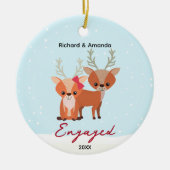 Schattigee eerste Kerst verloving hertenpaar Keramisch Ornament (Voorkant)