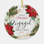 Schattigee eerste Kerst verloving Poinsettia bloem Keramisch Ornament (Voorkant)