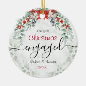 Schattigee eerste Kerst verloving rood Poinsettia Keramisch Ornament (Voorkant)