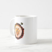 Schattigee egel in herfstbladeren koffiemok (Voorkant links)