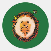 Schattigee egel in herfstbladeren ronde sticker (Voorkant)