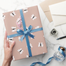 Schattigee elegante witte vlinders op roze cadeaupapier