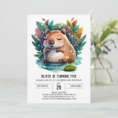 Schattigee en speelse Capybara Verjaardag Kaart (Staand voorkant)