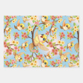 Schattigee en vrolijke vogels tussen de voorjaarsb inpakpapier vel (Voorkant)