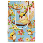 Schattigee en vrolijke vogels tussen de voorjaarsb medium cadeauzakje (Achterkant)