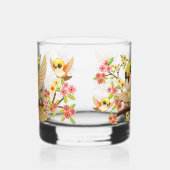 Schattigee en vrolijke vogels tussen de voorjaarsb whisky glas (Rechts)
